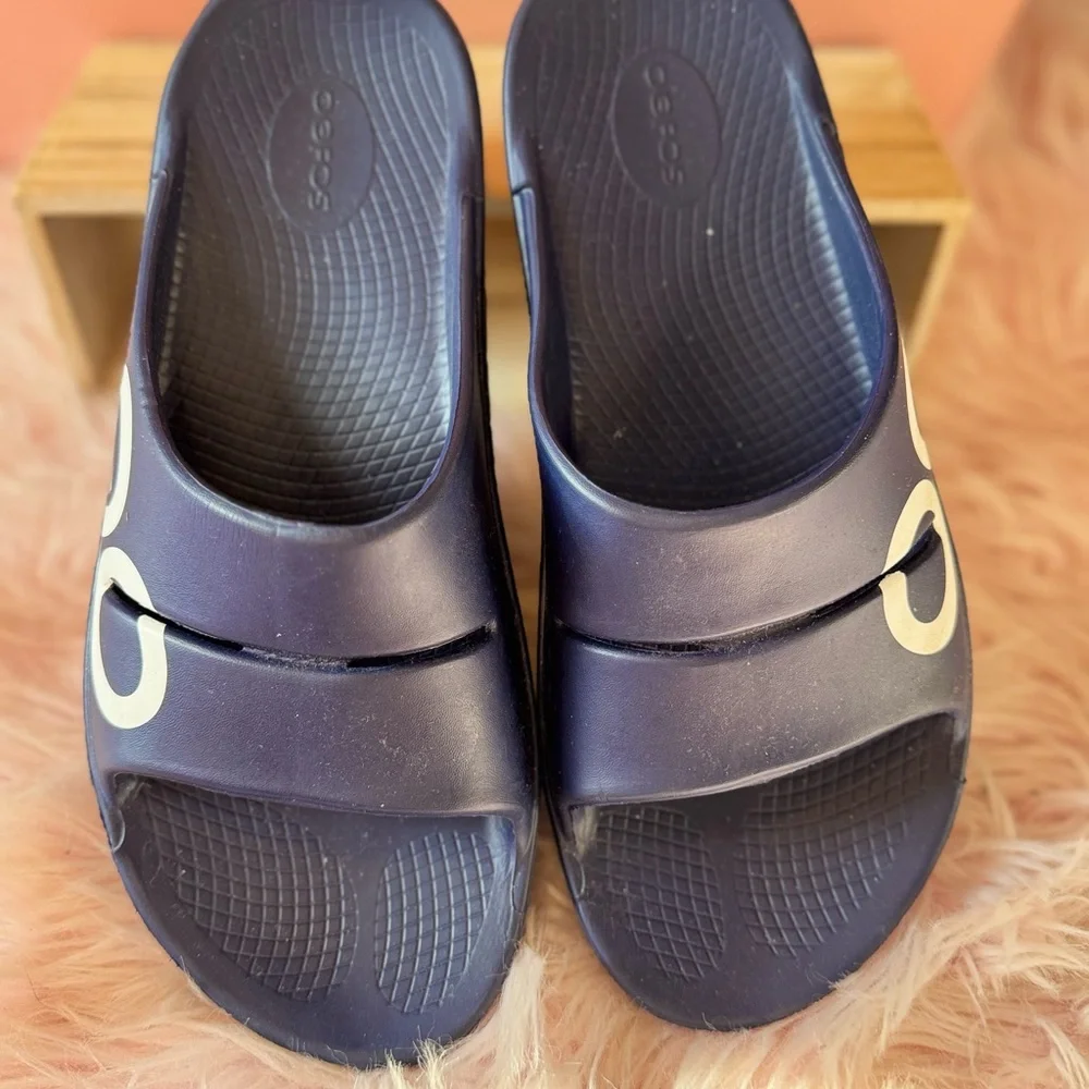 Oofos men's navy